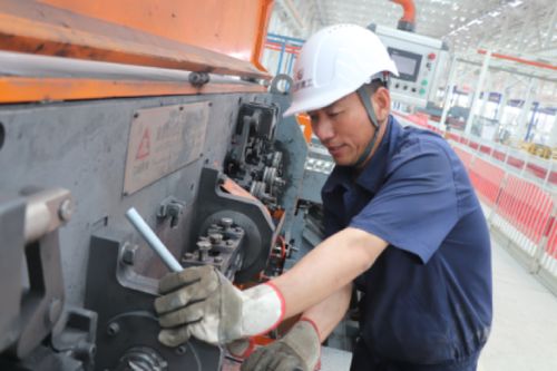 干一行，专一行 李志军与他的气动切割机传奇